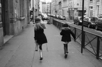 girls running in paris