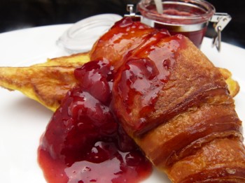 croissants with jam