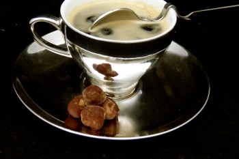 chocolate covered toasted hazelnuts with a praliné crunch with coffee 