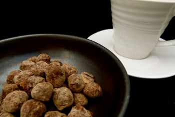 chocolate covered toasted hazelnuts with a praliné crunch