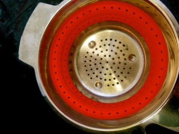 Foldable colander by Rösle. 