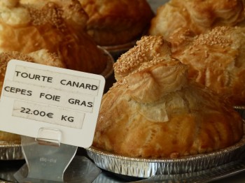 meat dishes prepared en croûte