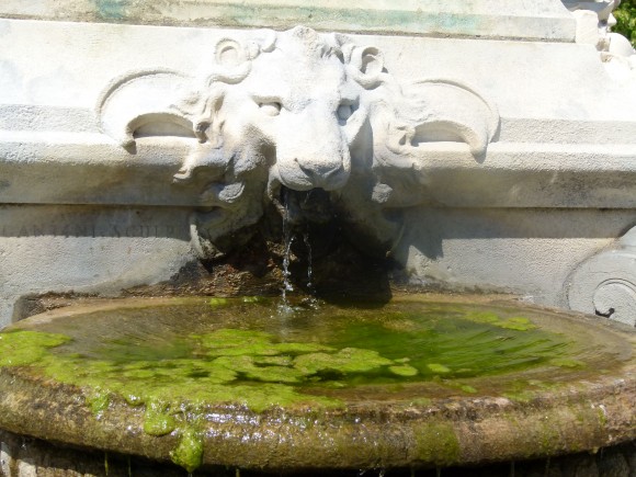 L’Isle-sur-la-Sorgue fountain