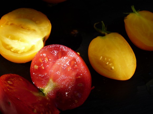 cut heirloom tomatoes 