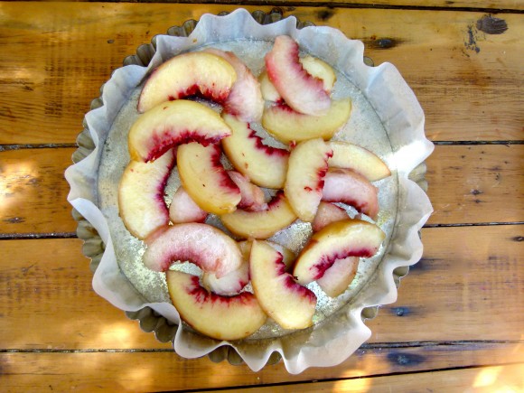 summer peaches in pie tin