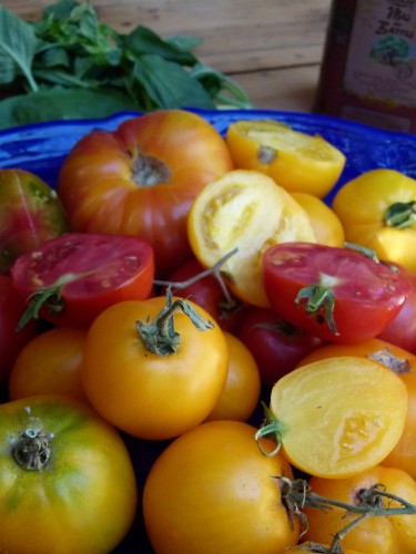 cut heirloom tomatoes 