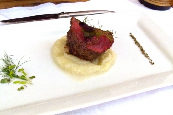 steak au poivre on plate