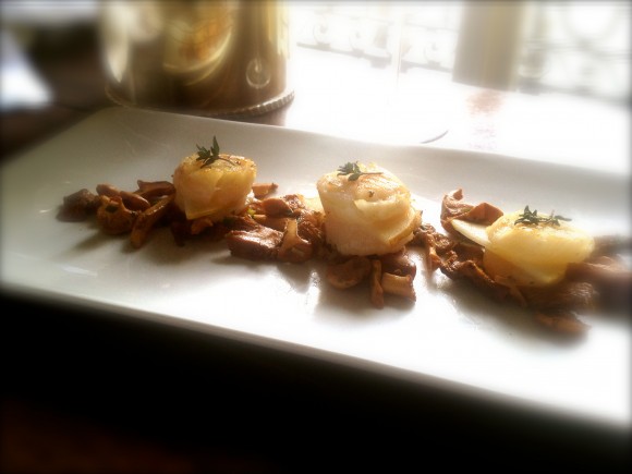 seared scallop macarons with chanterelles and thyme